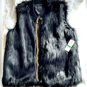 NWT Women’s Faux Fur Vest, size L